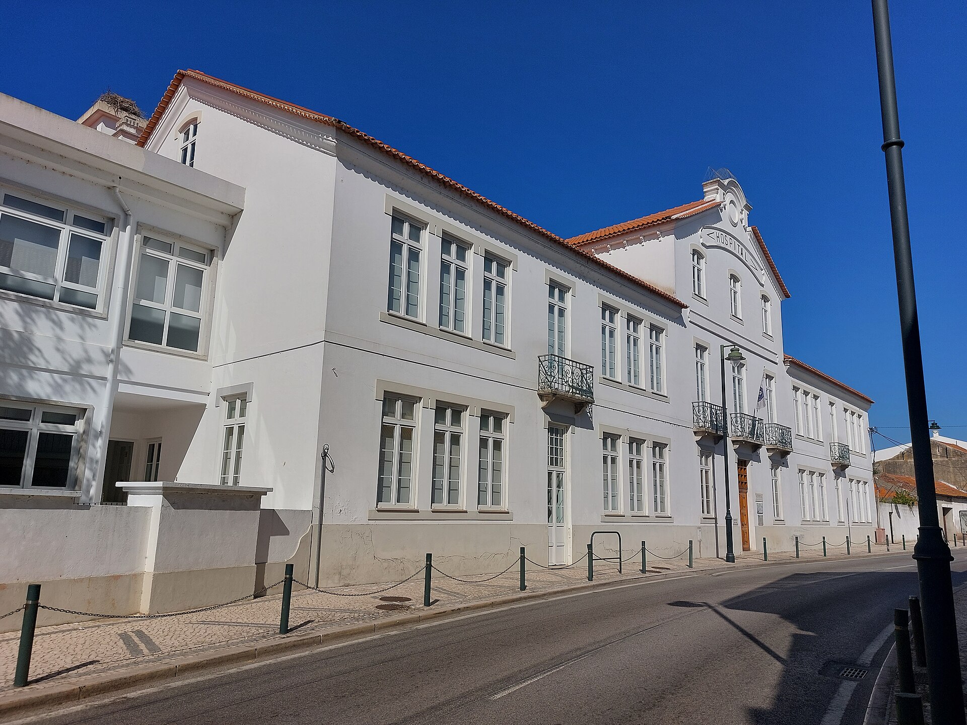 Imagem de referência relacionada a Hospital da Santa Casa da Misericórdia de Almeirim, item descrito como hospital inaugurado em 1956, pertencente à Santa Casa da Misericórdia de Almeirim