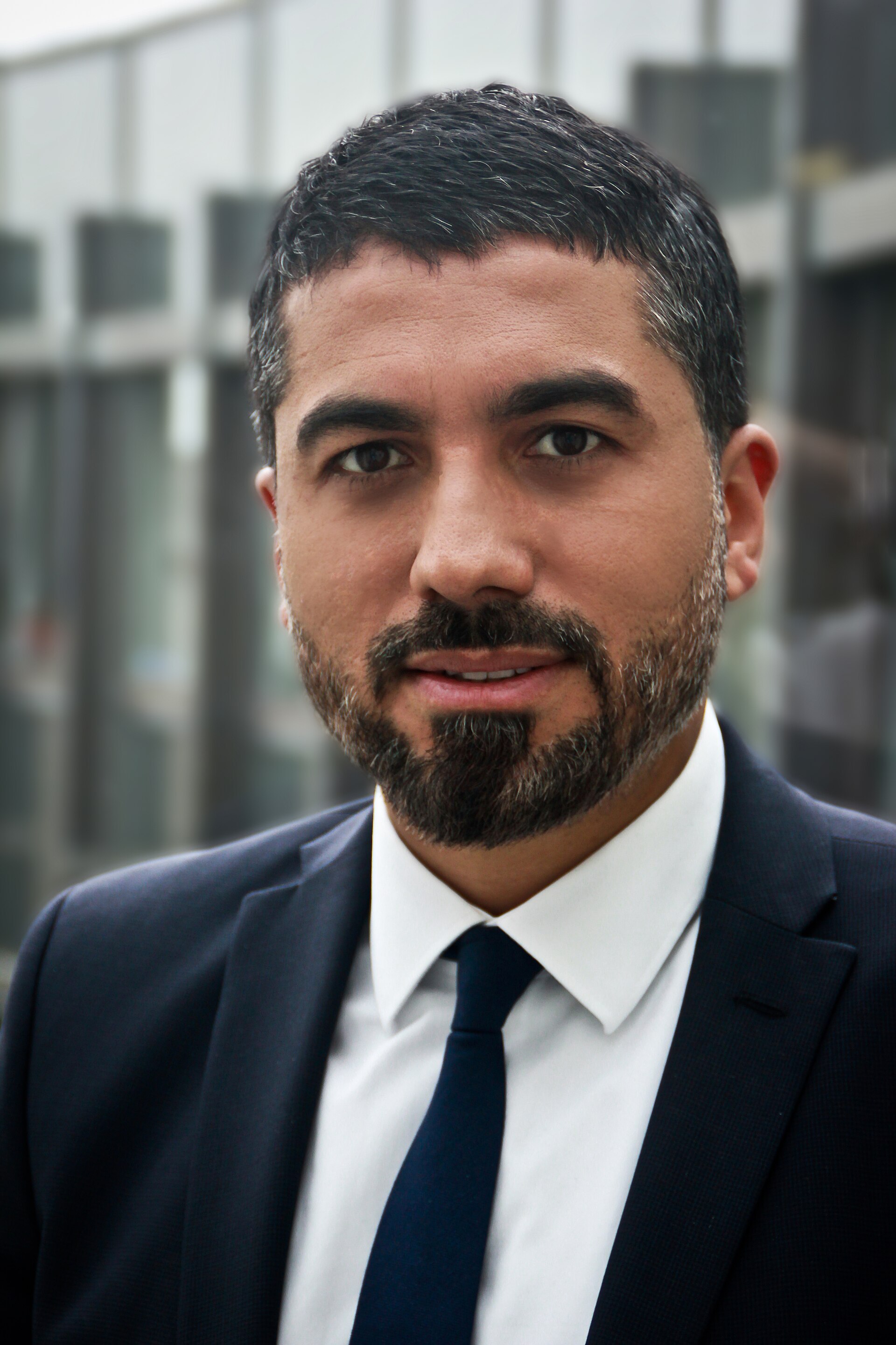 Imagem de referência de Serdar Yüksel, descrito nos dados abertos como político alemão