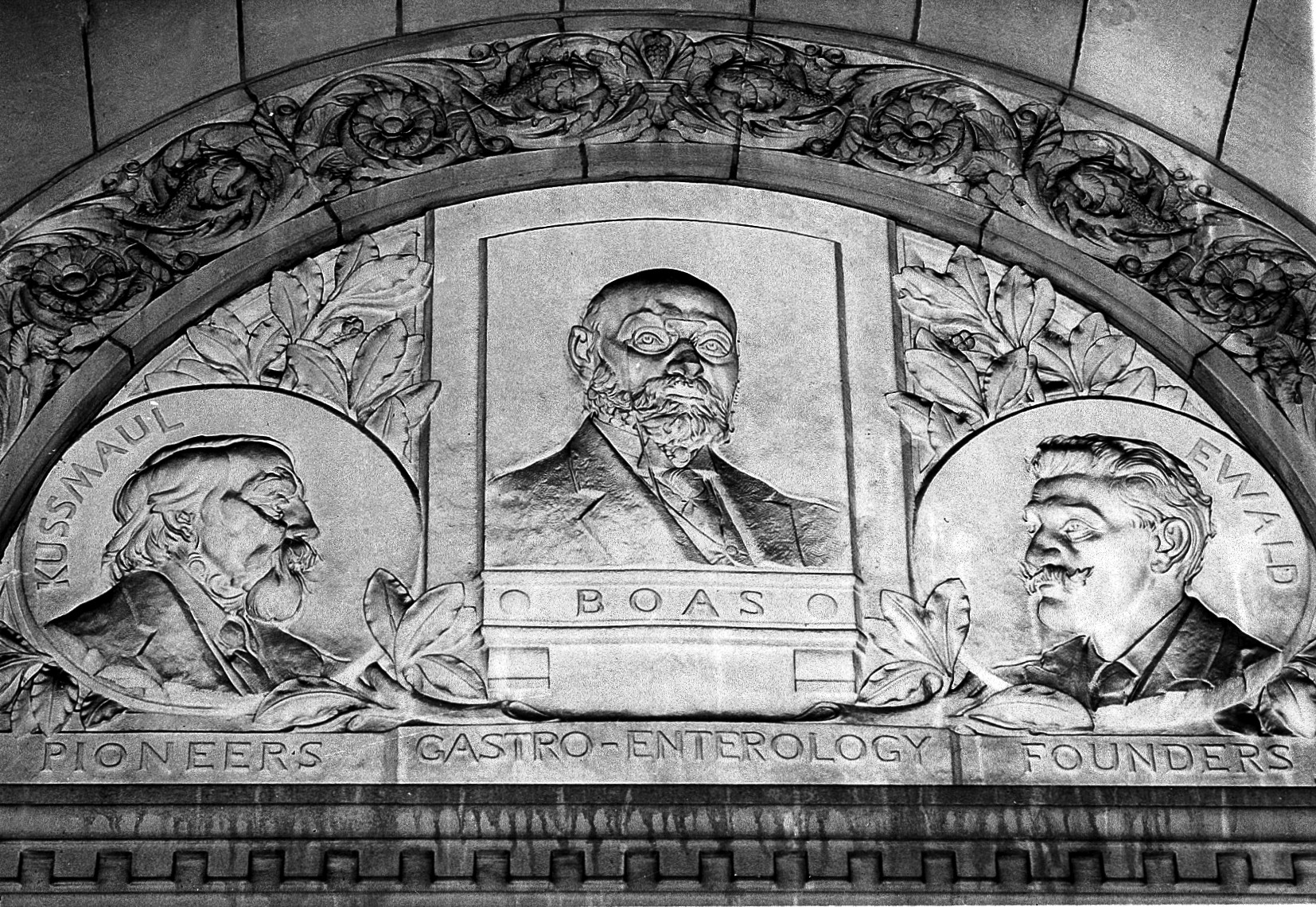 Imagem de referência de Carl Anton Ewald, descrito nos dados abertos como professor académico alemão