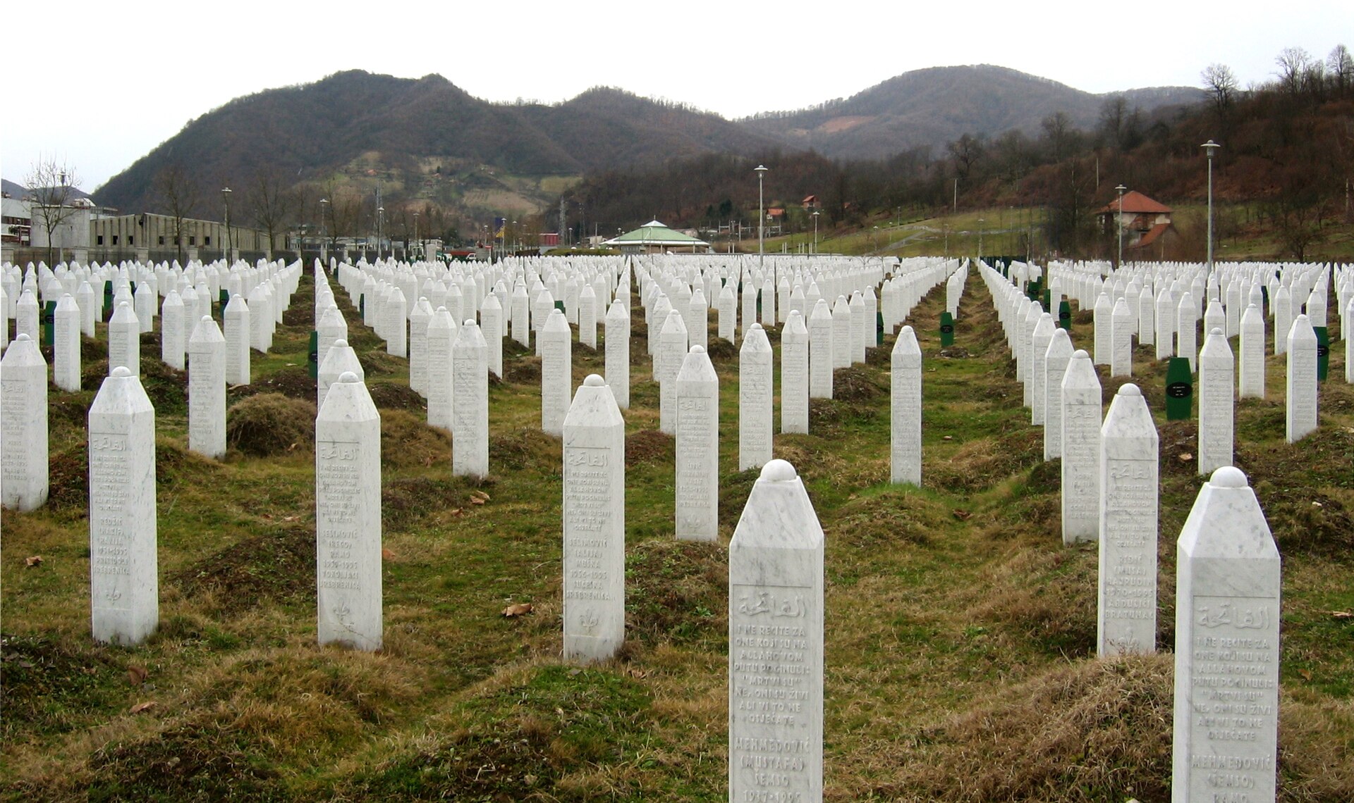 Imagem de referência de genocídio, descrito nos dados abertos como eliminação total ou parcial de um grupo racial, étnico, religioso ou cultural