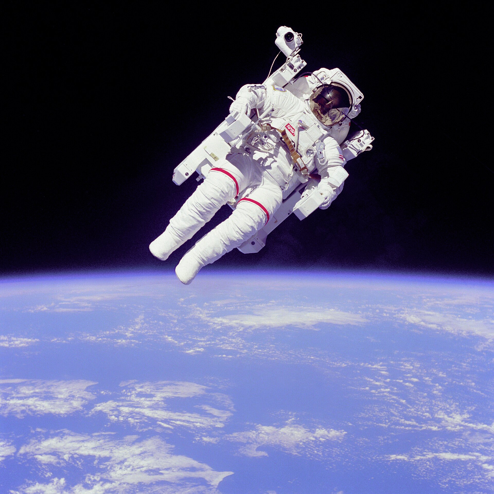 Imagem de referência de astronauta, descrito nos dados abertos como membro da tripulação ou pessoal de uma nave ou objeto espacial