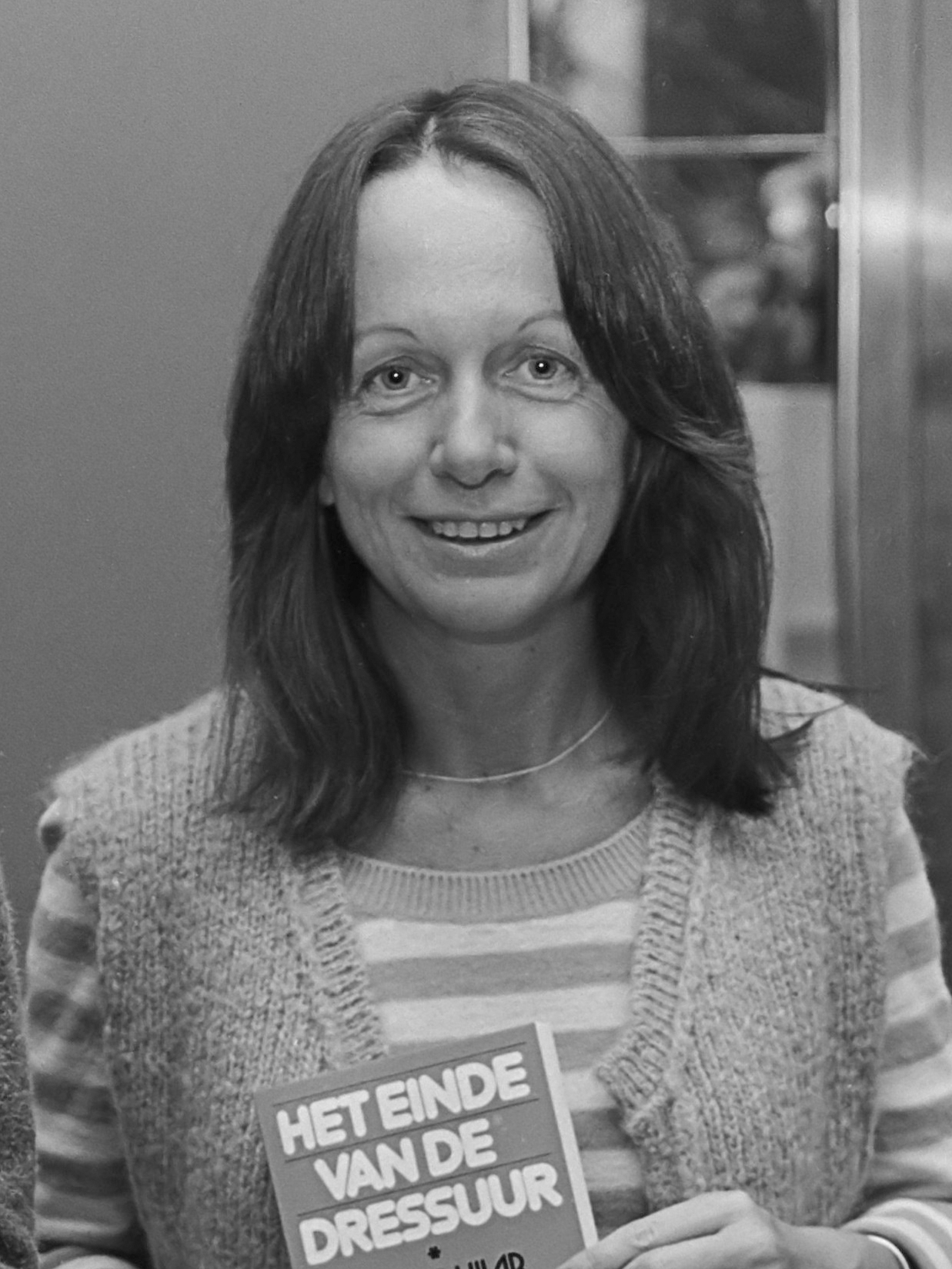 Imagem de referência relacionada a Esther Vilar, item descrito como escritora argentina