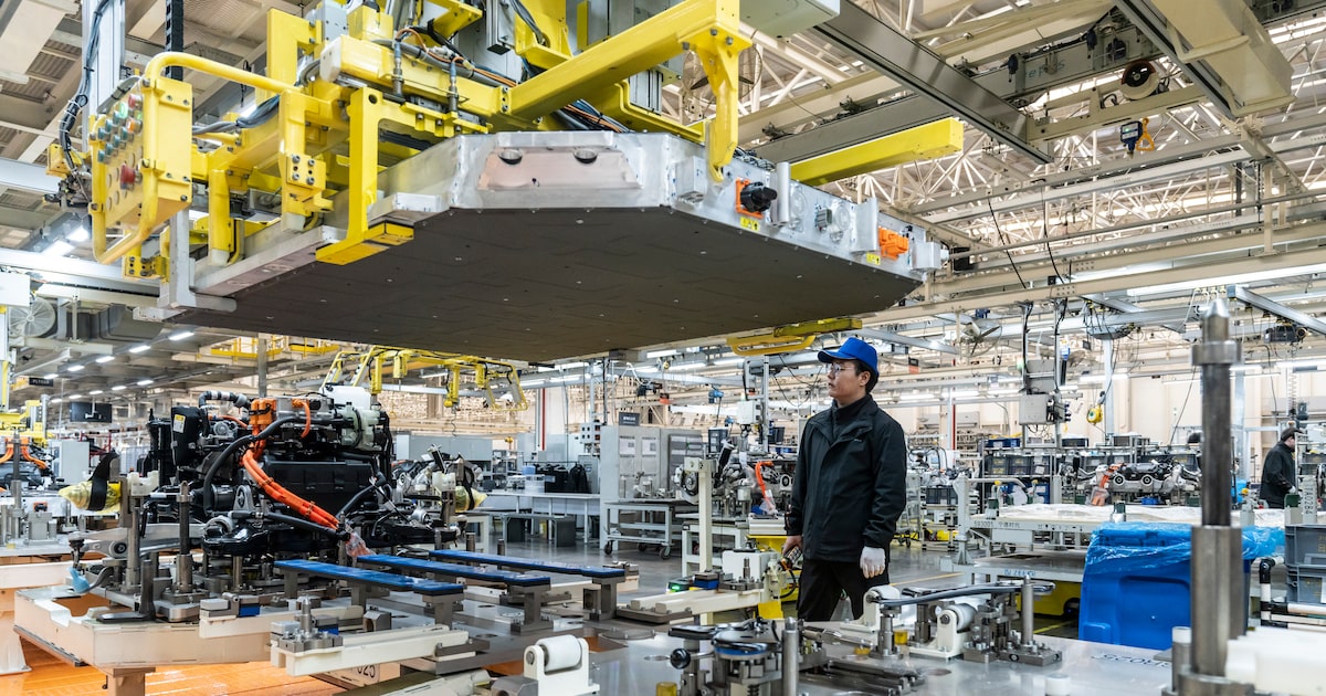 China já produz carros suficientes para atender ao mercado interno, aos EUA e à Europa