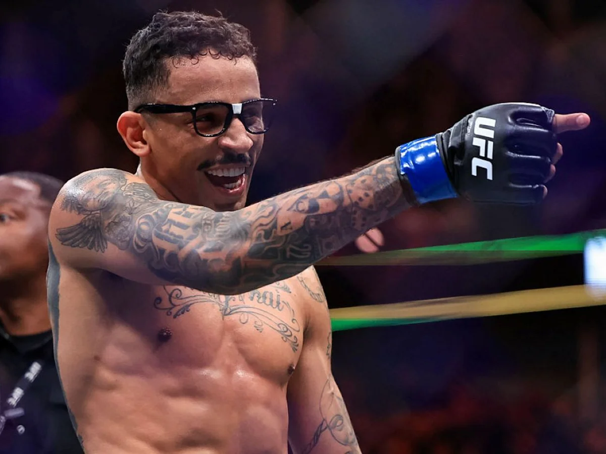 Carlos Prates anuncia luta contra Makhachev pelo cinturão dos meio-médios