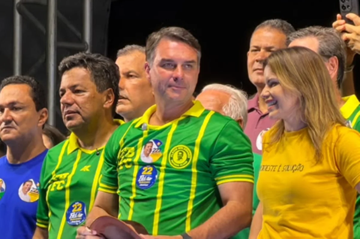 No Nordeste, Flávio tenta reduzir votação local de Lula ao ligá-lo a Moraes