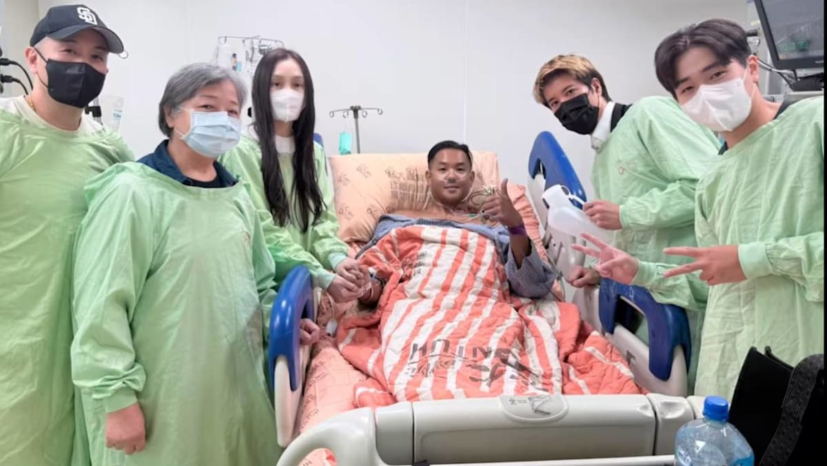 O apresentador de TV taiwanês Blackie Chen pede desculpas por violar as regras do hospital com uma foto na UTI