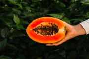 Suco verde com maçã e abacaxi promove saciedade e ajuda na saúde intestinal