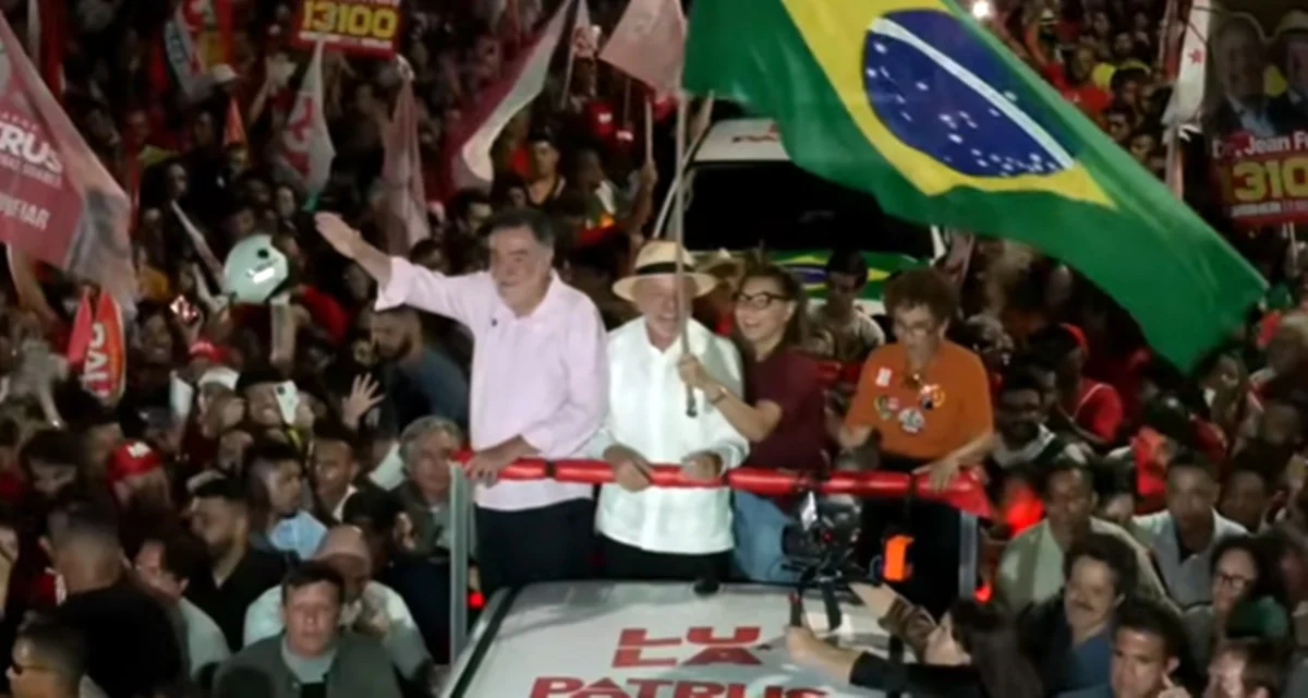 Imagem da matéria: Em aceno às mulheres, Janja ganha destaque ao lado de Lula em MG