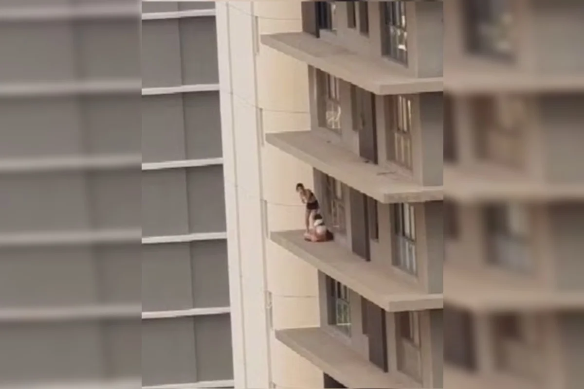 Moradoras saem pela janela do 20º andar após apartamento de luxo pegar fogo