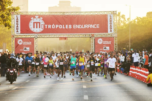 Metrópoles Endurance Corrida terá pontos de apoio aos atletas; confira - destaque galeria