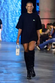 Metrópoles Catwalk: Letícia Gonzaga, Biruta e Tela Ambulante agitam 1° dia