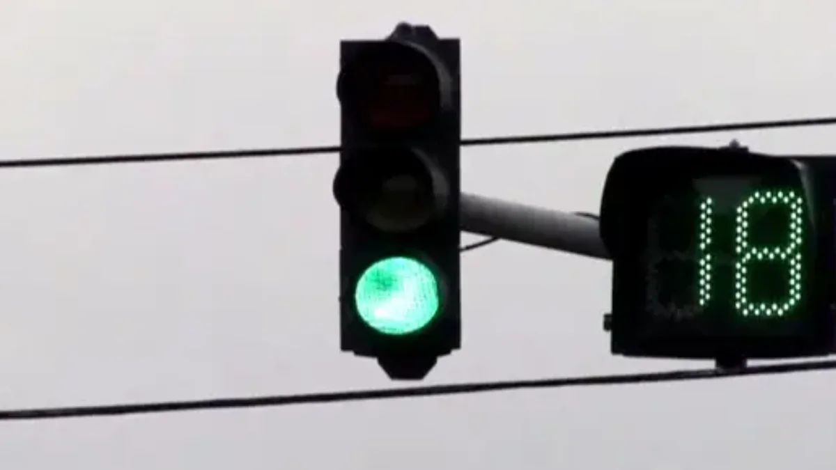 Imagem da matéria: Adeus às multas injustas? Semáforos com radar podem ser obrigados a ter contagem regressiva