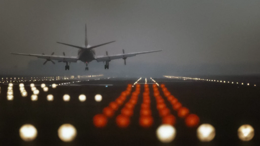 Entenda como o corte de um único cabo de fibra óptica parou aeroportos nos EUA
