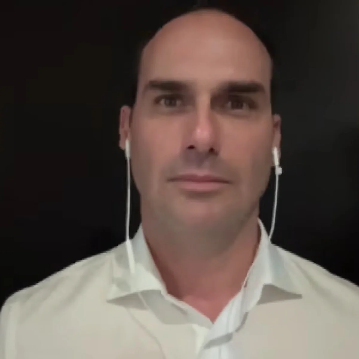 "Se prostitui por cargo", insinua Eduardo Bolsonaro sobre Simone Tebet