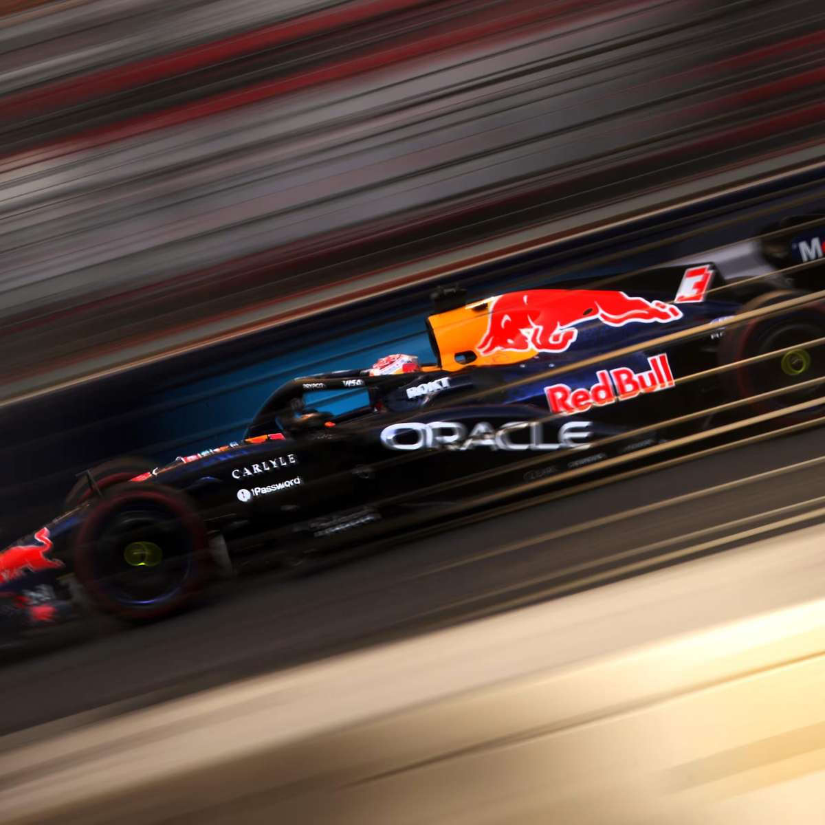 F1: Red Bull avalia motor de Verstappen após falha em Baku e admite risco de punição