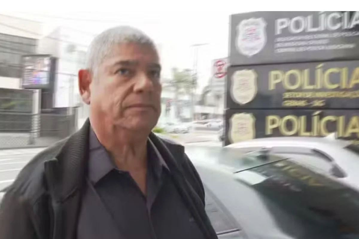 Imagens coloridas mostram ex-vereador Milton Leite chegando à delegacia da Polícia Civil