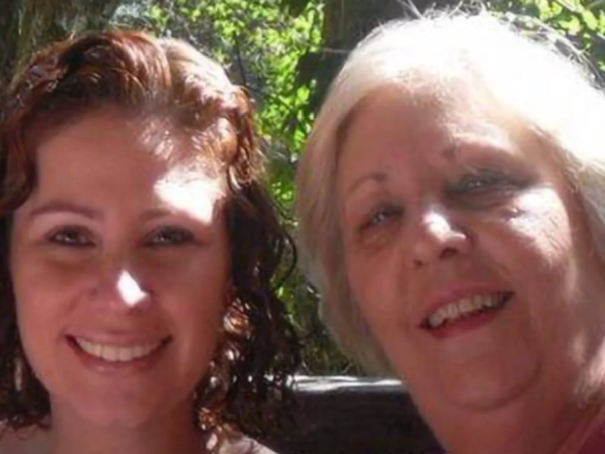 Defesa de Zambelli pede salvo-conduto para que ex-deputada possa vir ao Brasil para votar na mãe