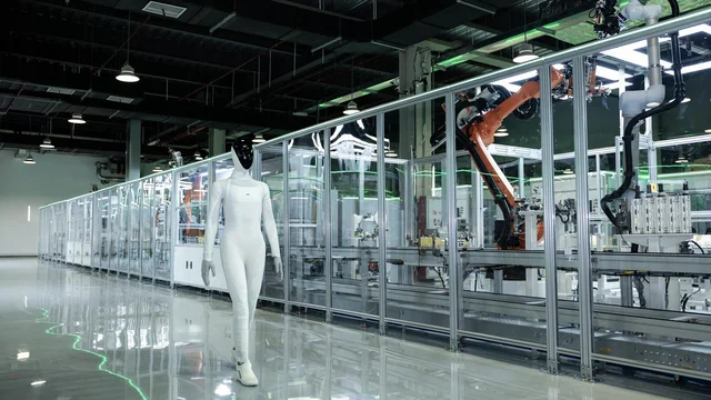 Robô humanoide da XPENG “nasce” e já sai andando sozinho da fábrica