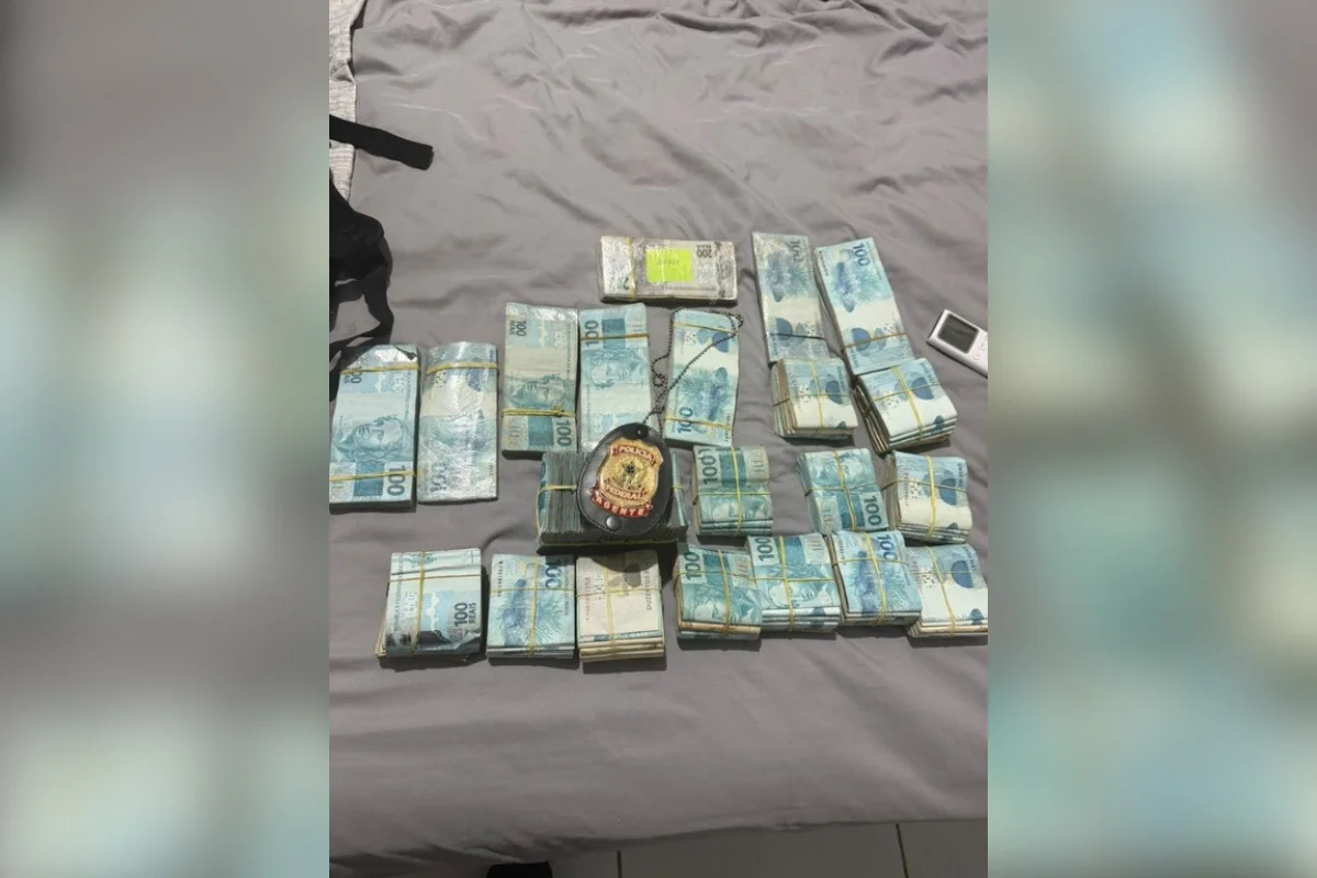 PF acha R$ 220 mil em operação que mira acordo entre candidatos e facção