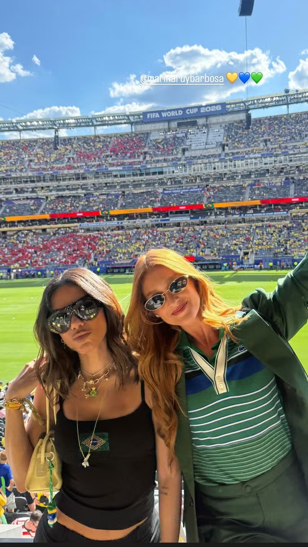 Anitta e Marina Ruy Barbosa na Copa — Foto: rep/instagram