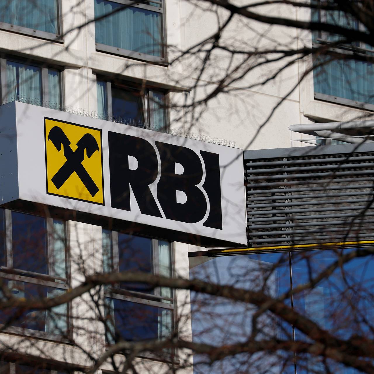 O tribunal ordenou que a Rasperia pagasse à Raiffeisen Bank bilhões de euros