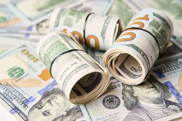 Dólar fecha o dia em R$ 5,13 após decisões do Fed e do BC