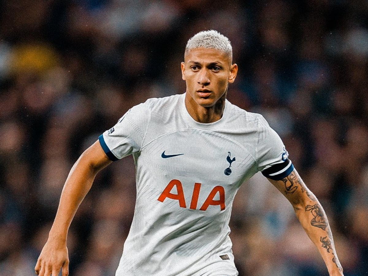 Richarlison cobra Willer Tomaz e cita disputa judicial com o advogado por mansão