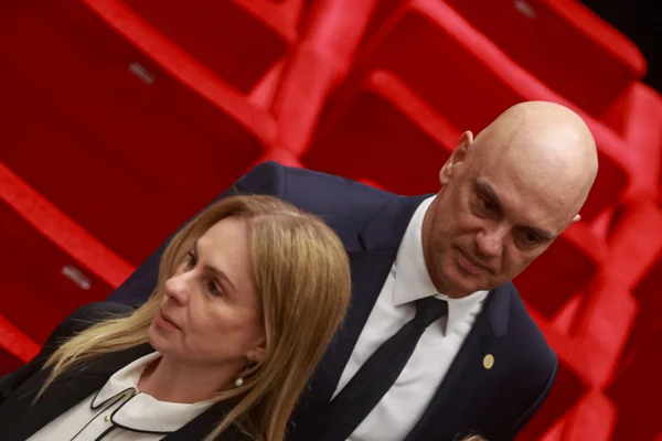 Acusado de vazar dados de Viviane pede a Fachin nulidade de atos de Moraes
