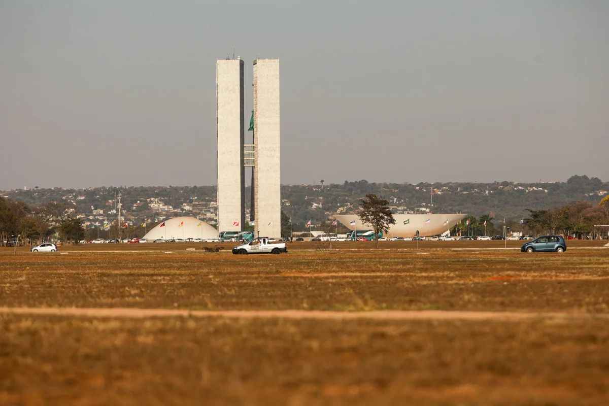 DF entra em alerta vermelho para umidade abaixo de 12% nesta terça-feira