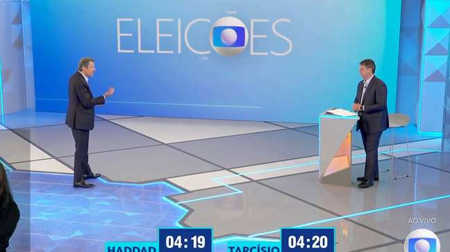 Bastidores de debate entre Tarcísio e Haddad teve risada por 'torta de climão', apoiadores de só um lado e imprensa isolada