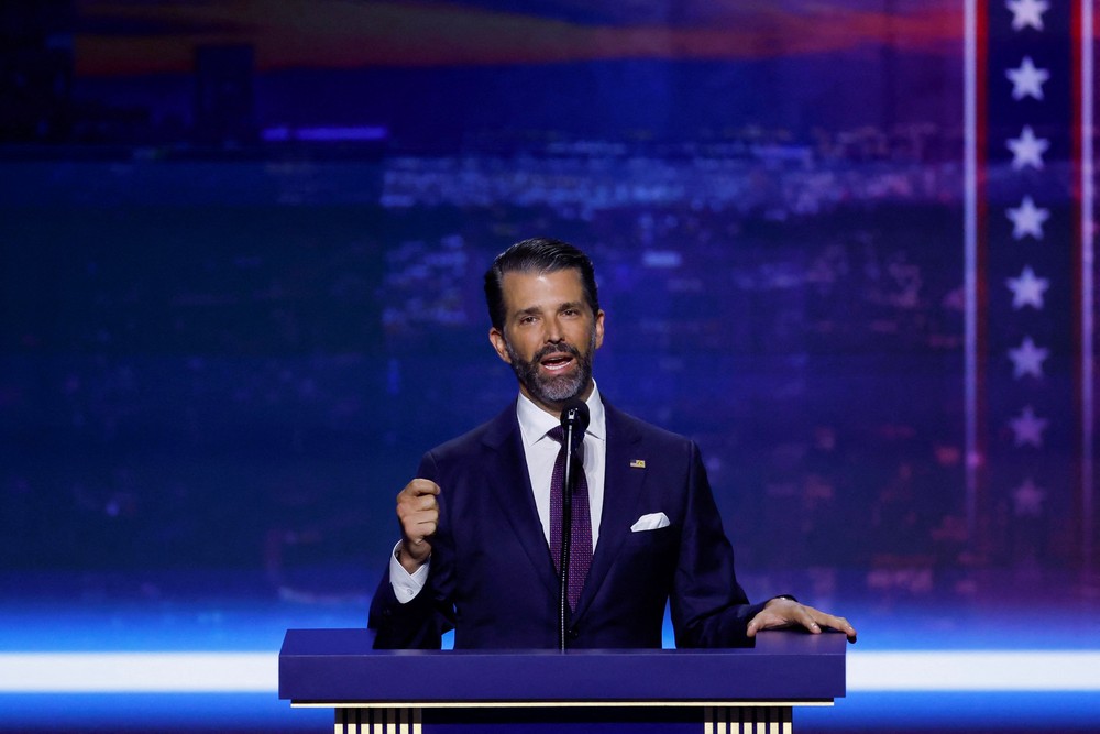 Donald Trump Jr. estará possivelmente no centro de investigações sobre os negócios da família Trump caso os democratas vençam as eleições de meio de mandato — Foto: REUTERS/Brian Snyder