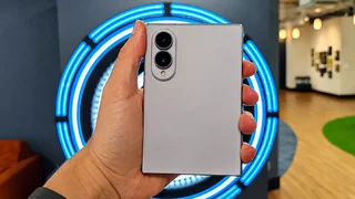 Dobrável da Motorola tem design vazado e é mais compacto que o Galaxy Z Fold 8