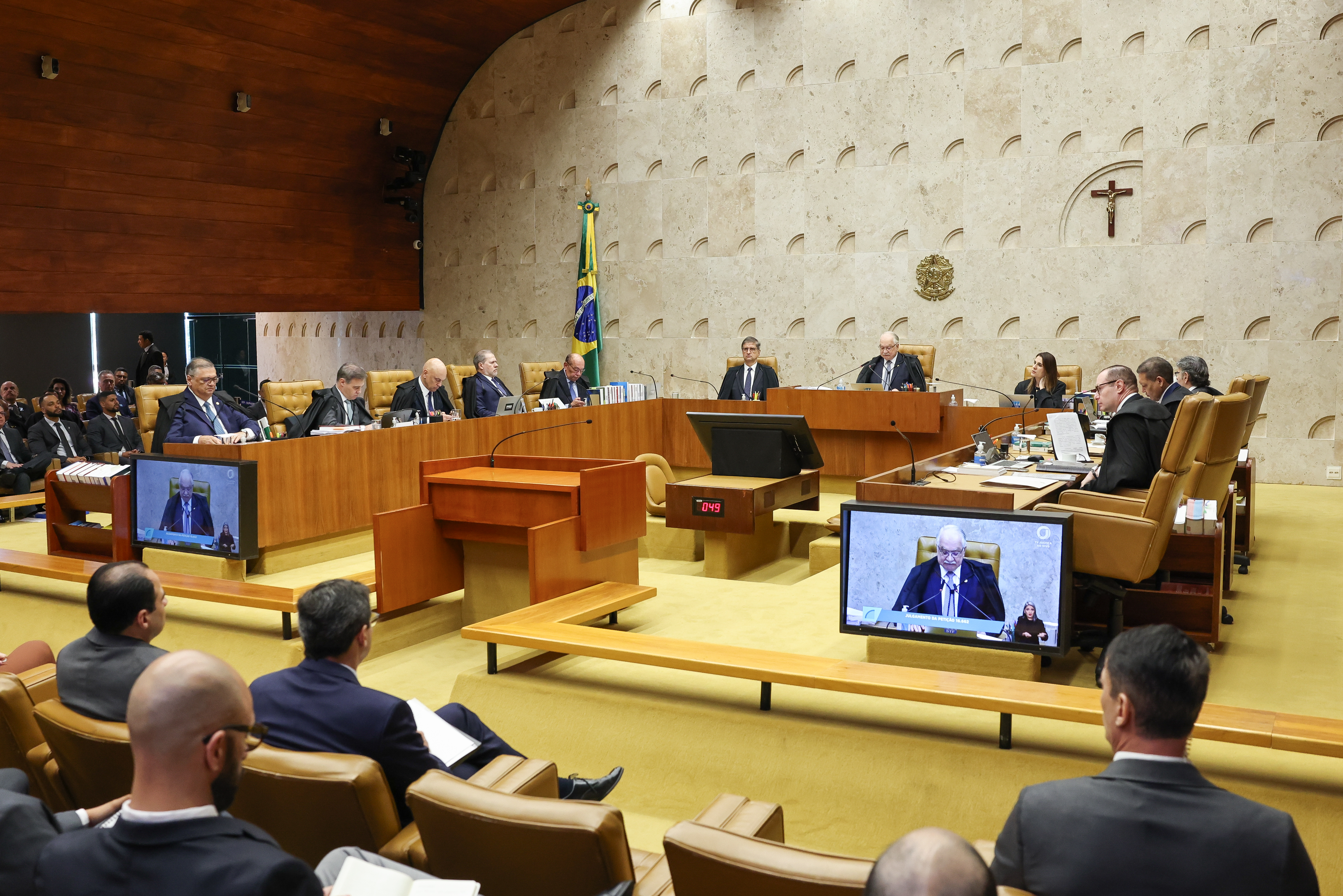 A uma semana da eleição, contra-ataque entre ministros mantém crise do STF em foco