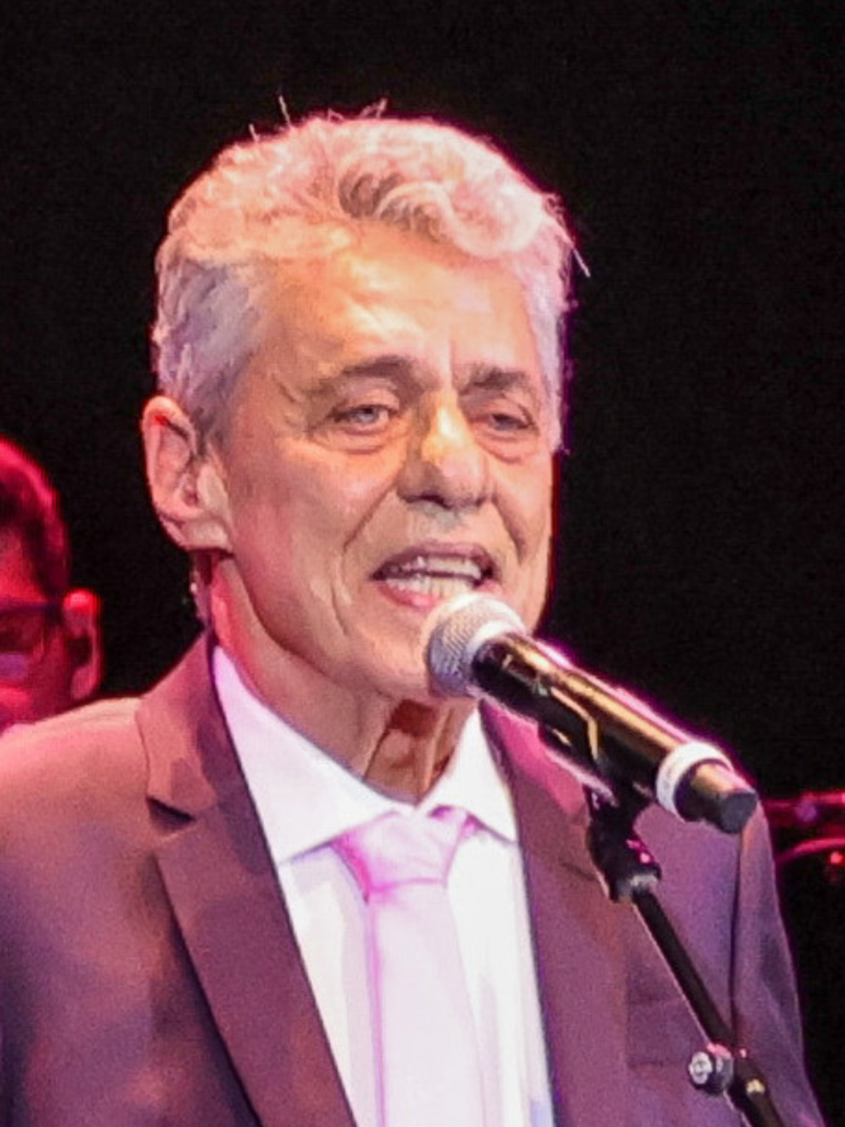 Chico Buarque diz ter recebido ameaça de morte e registra boletim de ocorrência