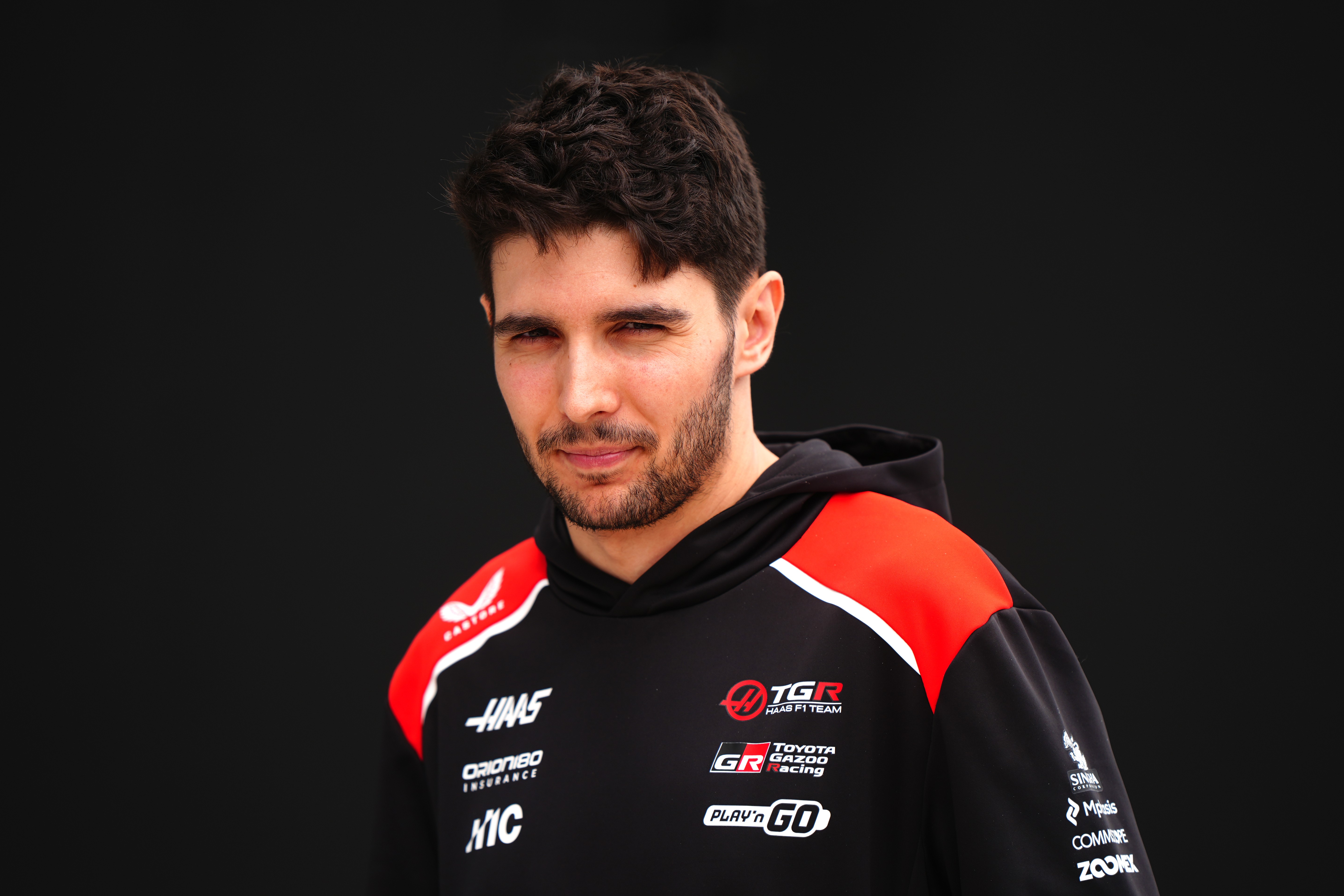 Esteban Ocon confirma saída da Haas em 2027; Rafael Câmara é candidato à vaga