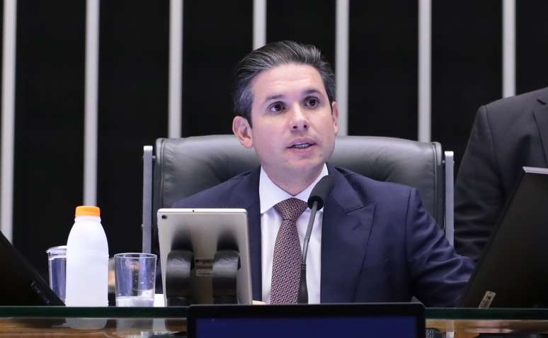 PF encontrou mensagens que ligam Vorcaro a Hugo Motta, diz jornal