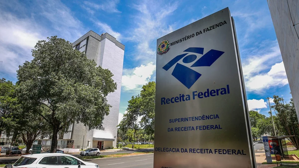 Grupo que contrabandeou R$ 300 milhões em perfumes é alvo da Receita