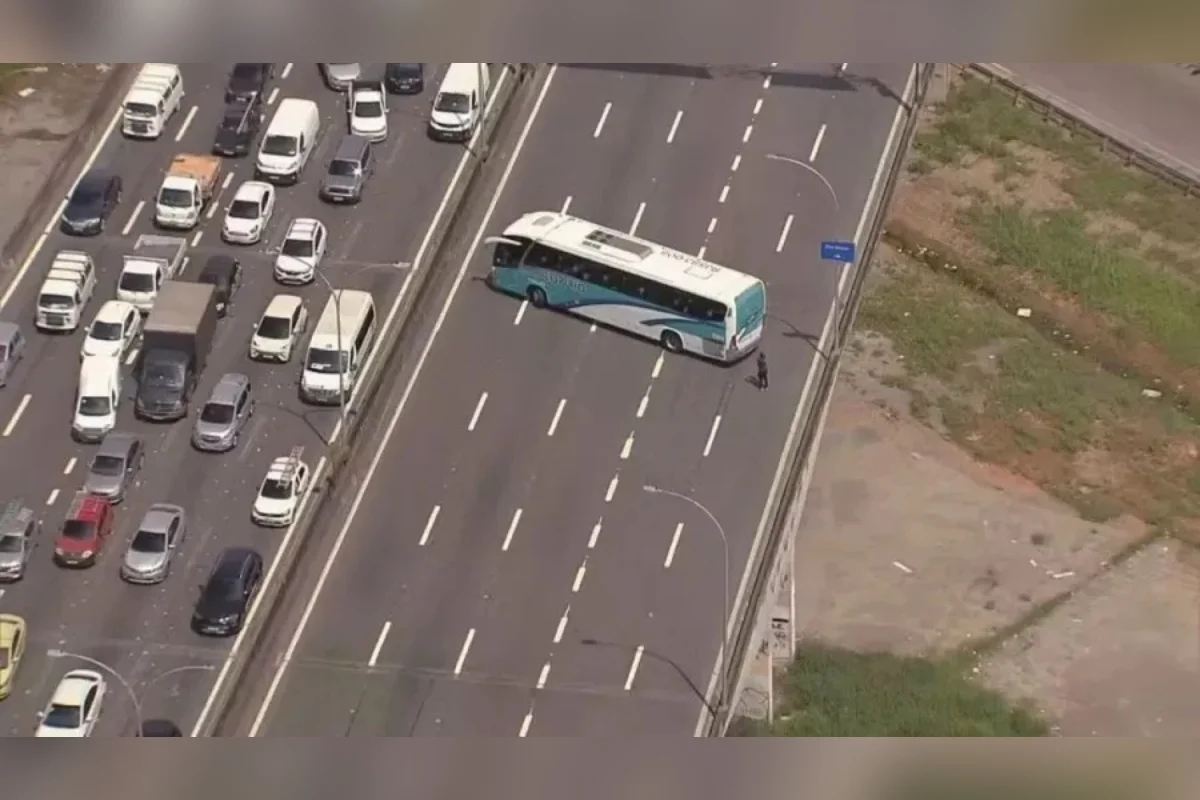 Polícia investiga se Peixão mandou TCP usar ônibus escolares como barricada