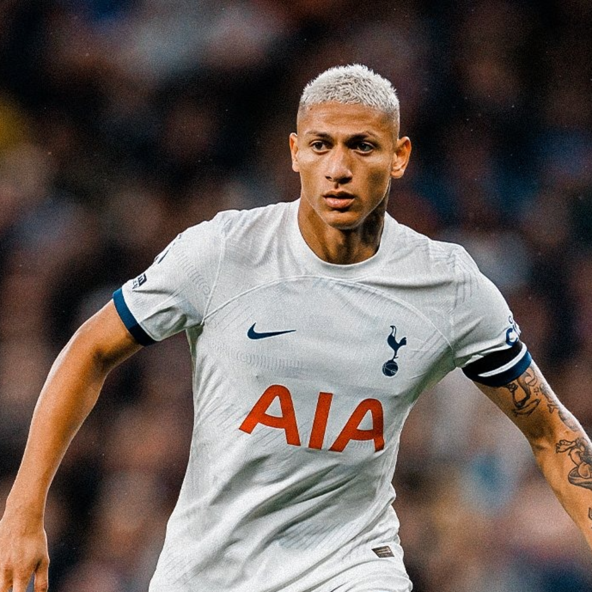Richarlison cobra Willer Tomaz e cita disputa judicial com o advogado por mansão