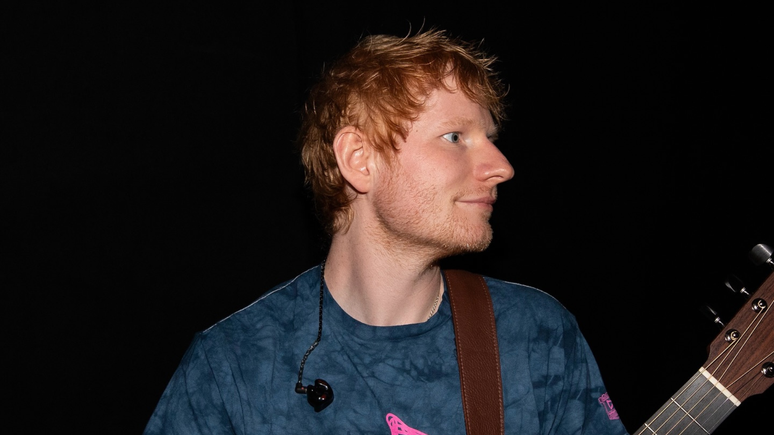Quem é o empresário bilionário que está no centro da polêmica da turnê de Ed Sheeran?