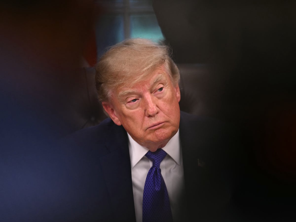 Anúncios da campanha de Trump pagos com dinheiro público violam a lei federal, dizem críticos