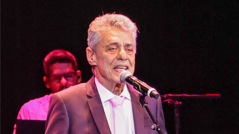 Chico Buarque diz ter recebido ameaça de morte e registra boletim de ocorrência
