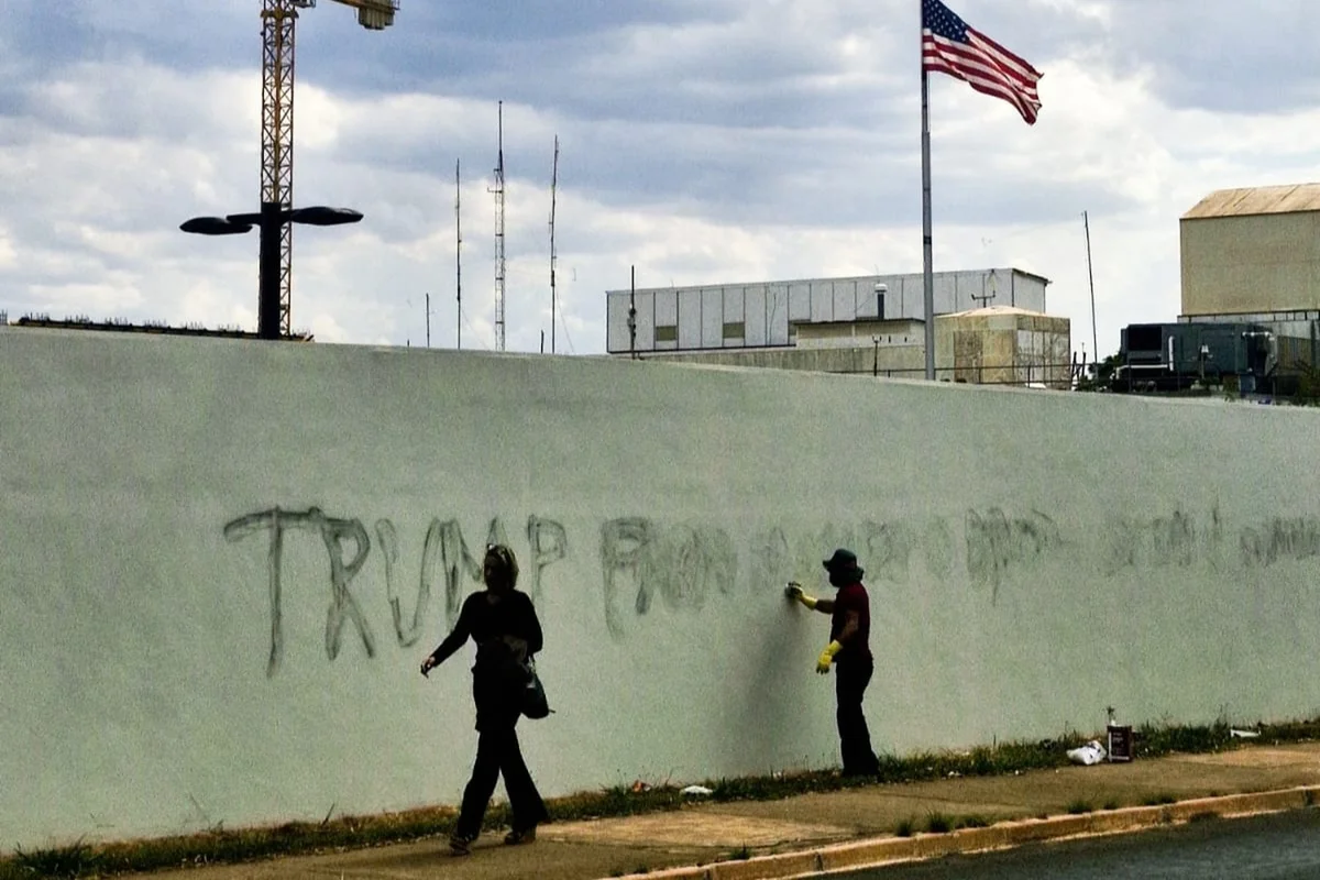 Imagem colorida mostra embaixada dos EUA no Brasil - Metrópoles