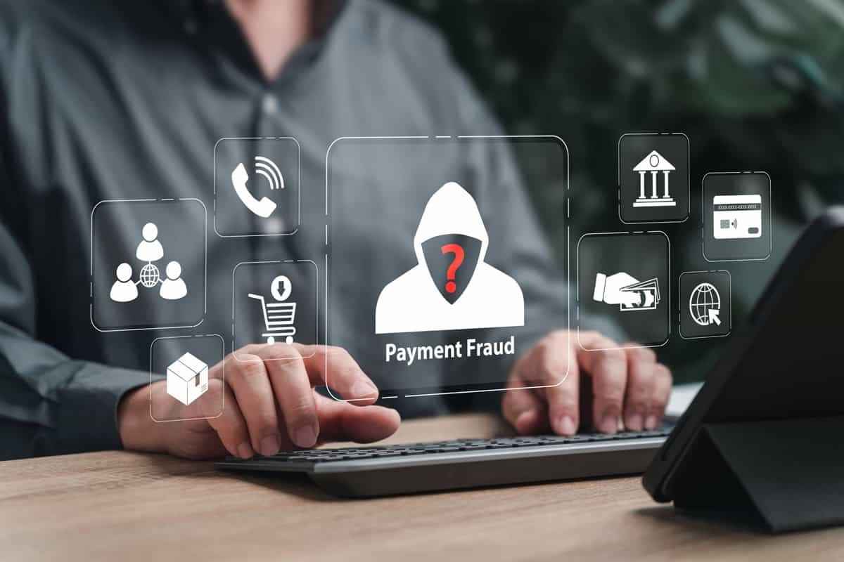 Bancos fazem alerta sobre novos riscos de fraudes em compras feitas por IA