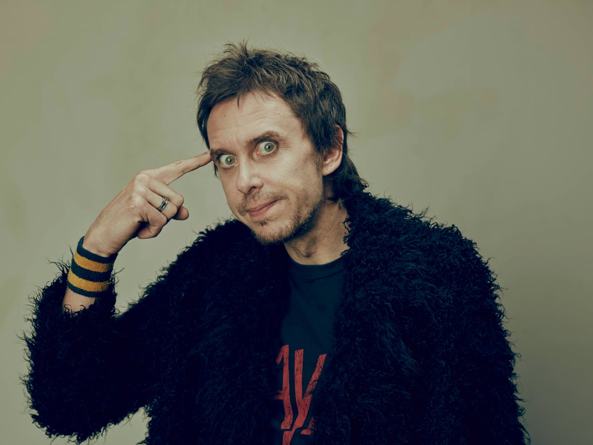'Nunca assisti a um episódio inteiro de Peep Show': Matt King sobre sobreviver a um AVC e reviver o Super Hans