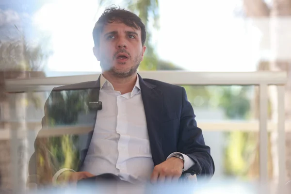 Advogado de Renan apresenta documento que associa perfil neonazista ao MBL