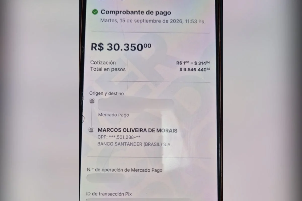 Imagem colorida mostra conversas entre turista argentino e taxista após pagamento de R$ 30 mil por corrida. Metrópoles