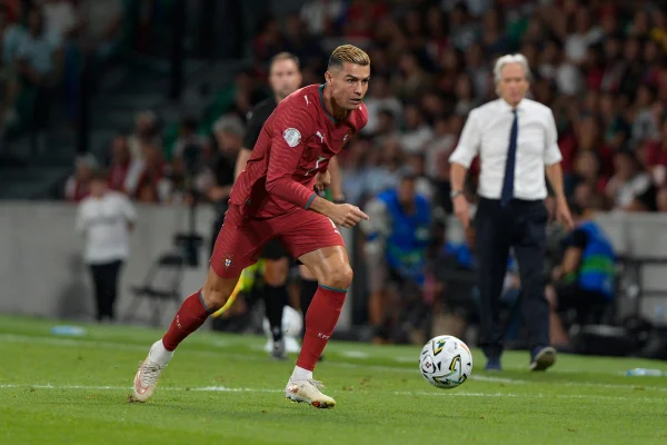 Cristiano Ronaldo deixa treino da seleção portuguesa e vai para hotel - destaque galeria