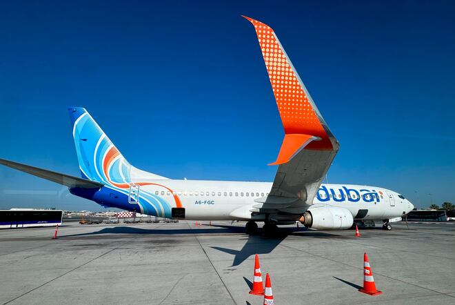 Piloto é esfaqueado na cabine, avião mergulha no ar e voo pousa em emergência