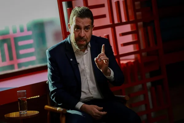 "Ninguém quer comer carne de burro por aqui", diz Boulos após fala de Milei